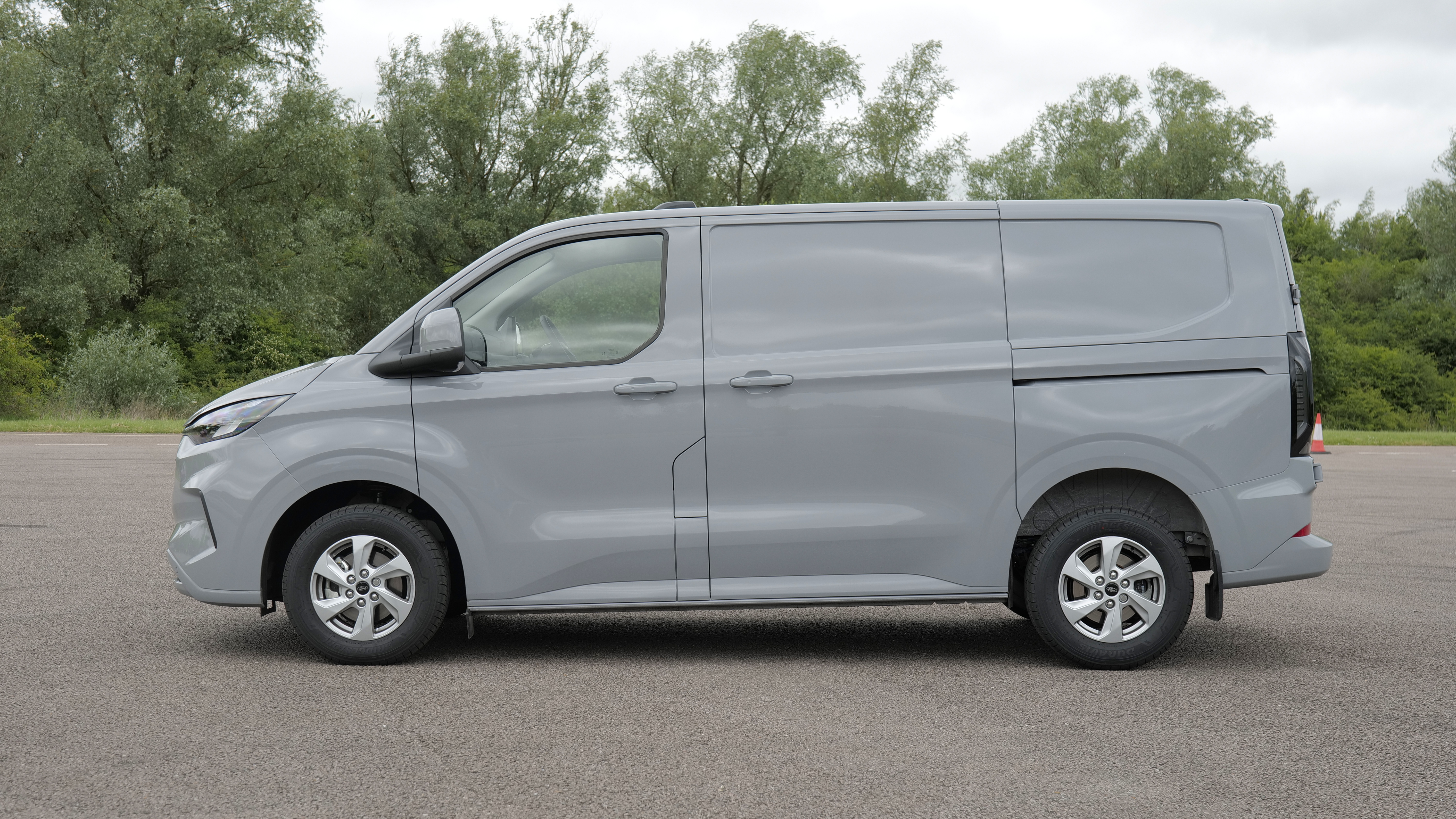 FORD TRANSIT CUSTOM 280 L2 DIESEL FWD 2.0 EcoBlue 136ps H1 Double Cab Van Limited